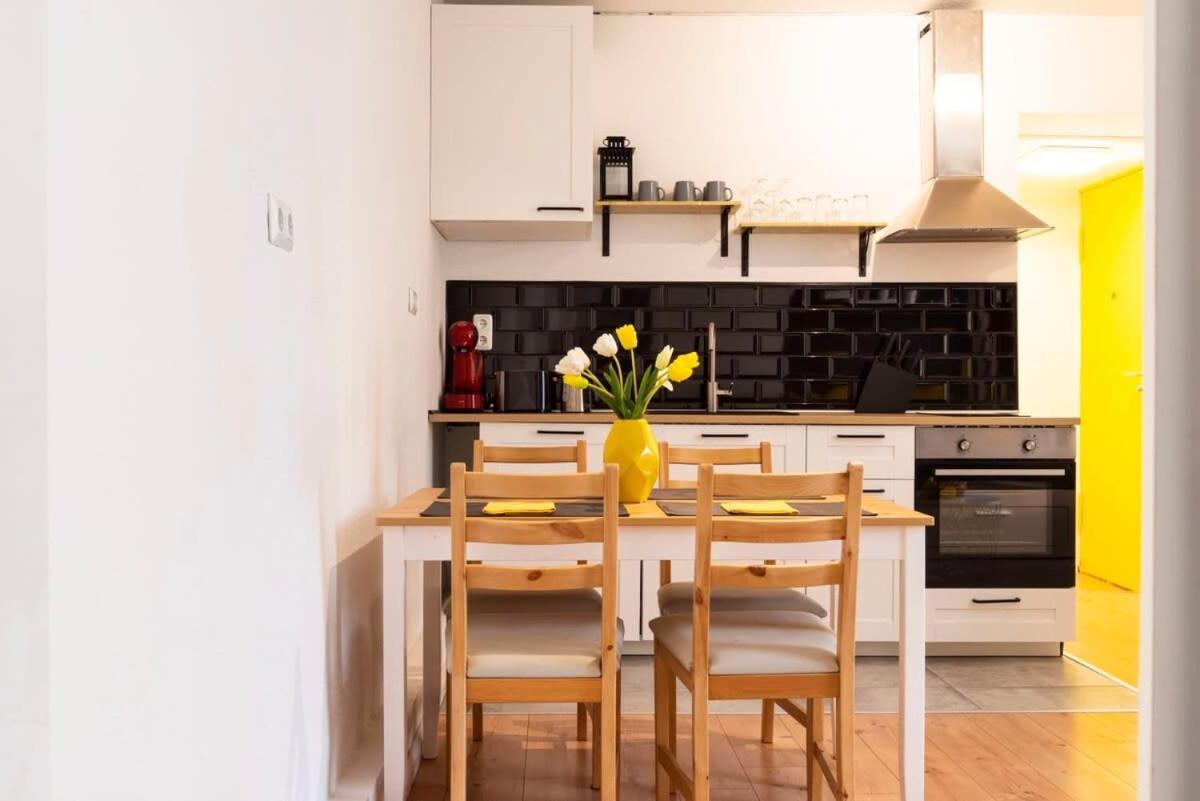 2 Bedroom In Great Location In Kreuzberg Berlim Exterior foto